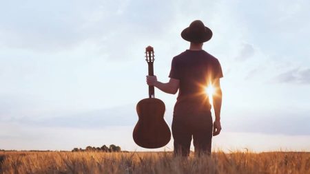 دانلود آهنگ ترکی سوگیلیم آرتیخ منی اینجیتمه