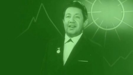 دانلود آهنگ تاجیکی احمد باباقل اف به نام گیسو سیاهی تو