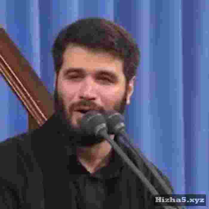 میثم مطیعی این گل را به رسم هدیه