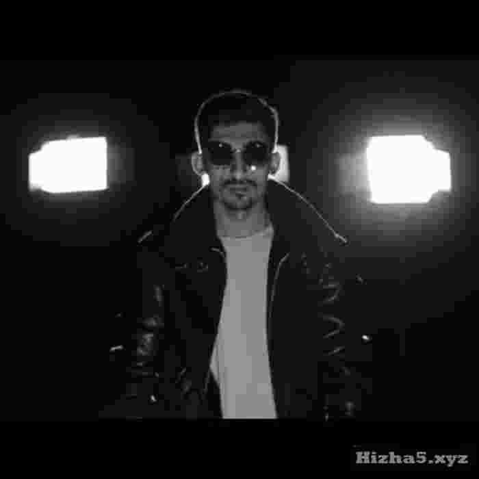  هنوز خورشید نیومده ماه میره زخمی رویاهاشم نصفه خوابدیده