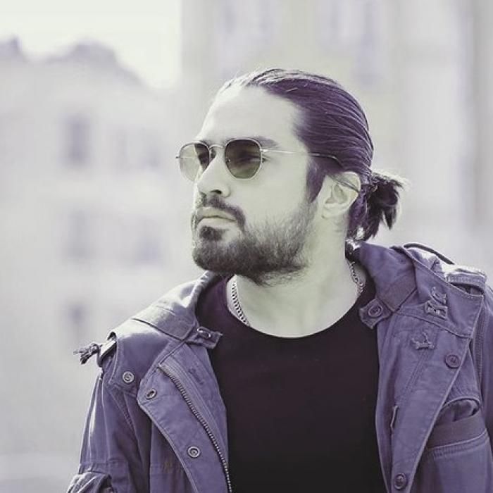 دانلود آهنگ من هنوز زنده ام این بازی به من میاد