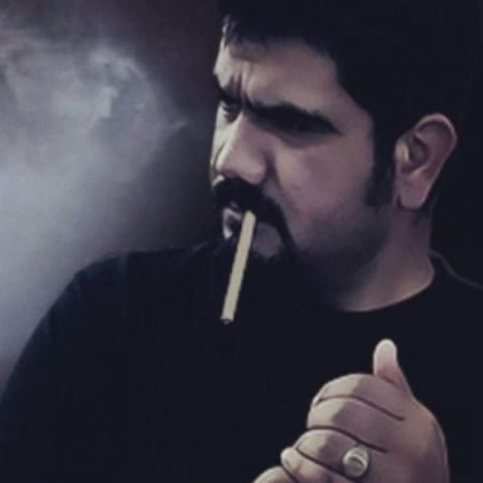 دانلود آهنگ روزای کمی بود که رنگی بودم زخمی شدم وقتی جنگ پیش اومد