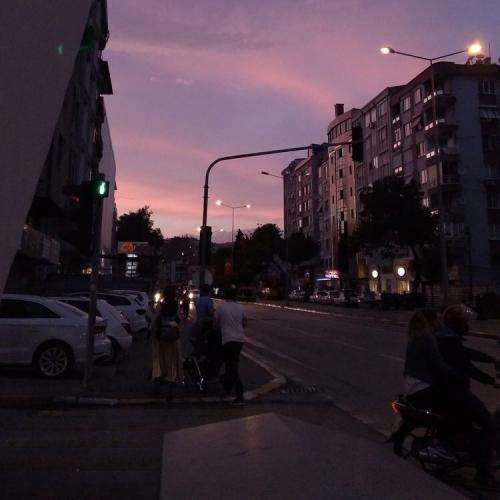دانلود آهنگ هیچی نیستی فقط سر صدا داری تو فقط بردی لب چشمه