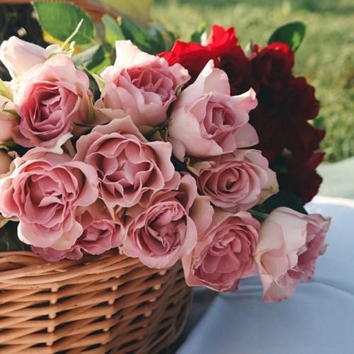  سنگ فرش خیابونارو گل کردم برات با صدای پسر بچه